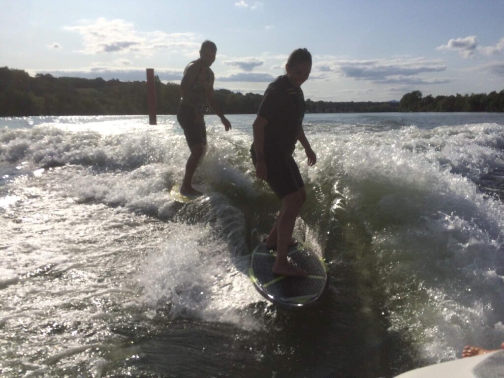 Session de wakesurf à plusieurs sur la Saône 