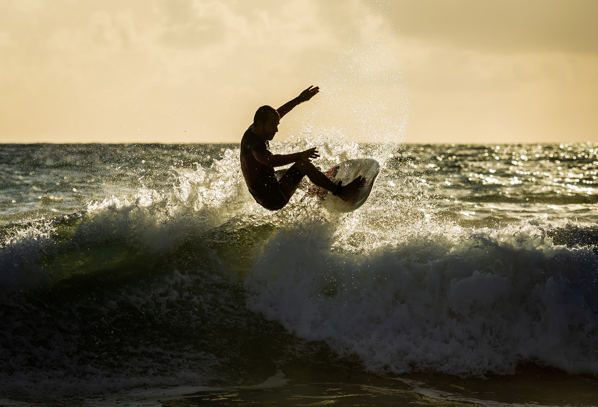 Wake surf saone surfeur coucher soleil